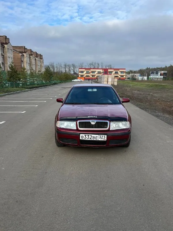 Skoda octavia tour в идеальном состоянии! 2 хозяина за всю историю. автотека зелёная ✅ пробег составляет 244 тысяч километров(оригинал подтверждённый автотекой). птс оригинал. кузов не участвовал в дтп и полностью оцинкован. установлен газ евро-4 пропан! (зарегистрирован в птс) недавно было проведено полное техническое обслуживание с заменой грм, помпы, масла, фильтров и свечей. двигатель работает как часы — тихо и без расхода масла. механическая коробка передач переключается мягко и легко, а ходовая часть не издаёт никаких стуков, стоит новая резина r 15. в комплектацию входят кондиционер, стеклоподъёмники, подогрев сидений, бортовой компьютер, гидроусилитель руля, подушки безопасности airbag, abs, и заводская сигнализация. кузов не имеет ржавчины и гнили салон в отличном состоянии — чистый и опрятный. документы в полном порядке. возможны любые виды оформления. техосмотр пройден. осмотр проводился в донецке. цена:560.000₽ т+79494355183 - фотография - 3