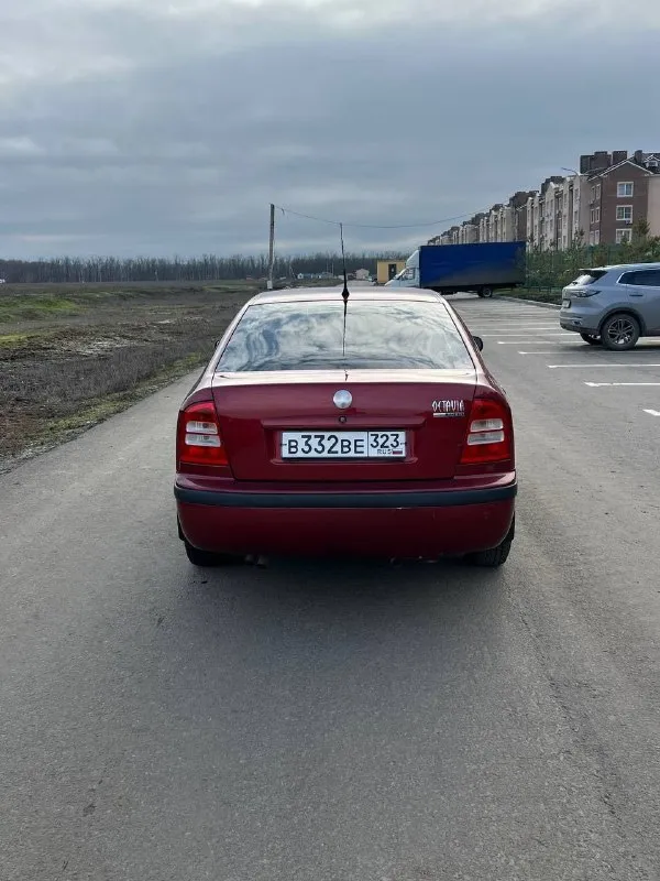 Skoda octavia tour в идеальном состоянии! 2 хозяина за всю историю. автотека зелёная ✅ пробег составляет 244 тысяч километров(оригинал подтверждённый автотекой). птс оригинал. кузов не участвовал в дтп и полностью оцинкован. установлен газ евро-4 пропан! (зарегистрирован в птс) недавно было проведено полное техническое обслуживание с заменой грм, помпы, масла, фильтров и свечей. двигатель работает как часы — тихо и без расхода масла. механическая коробка передач переключается мягко и легко, а ходовая часть не издаёт никаких стуков, стоит новая резина r 15. в комплектацию входят кондиционер, стеклоподъёмники, подогрев сидений, бортовой компьютер, гидроусилитель руля, подушки безопасности airbag, abs, и заводская сигнализация. кузов не имеет ржавчины и гнили салон в отличном состоянии — чистый и опрятный. документы в полном порядке. возможны любые виды оформления. техосмотр пройден. осмотр проводился в донецке. цена:560.000₽ т+79494355183 - фотография - 6