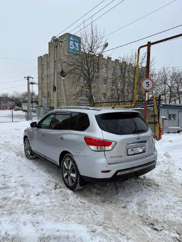 Продам nissan pathfinder 2014 года выпуска, 3,5 (4wd) надежный 7-местный внедорожник. двигатель и коробка передач работают безупречно. масло не расходует коробка новая, контрактная. кузов весь в родной краске. гнили нет. по ходовой части ничего не стучит, не гремит. кожаный салон. максимальная комплектация. тел: 79493150468 андрей, 79497450045 юлия. цена: 1670 000. небольшой торг уместен у капота. - фотография - 3