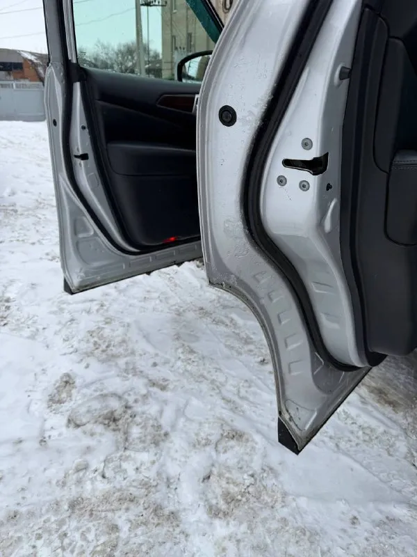 Продам nissan pathfinder 2014 года выпуска, 3,5 (4wd) надежный 7-местный внедорожник. двигатель и коробка передач работают безупречно. масло не расходует коробка новая, контрактная. кузов весь в родной краске. гнили нет. по ходовой части ничего не стучит, не гремит. кожаный салон. максимальная комплектация. тел: 79493150468 андрей, 79497450045 юлия. цена: 1670 000. небольшой торг уместен у капота. - фотография - 8