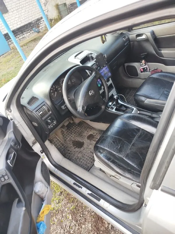 Продаю свою машину!!! 🚗 opel astra g (опель астра джи) седан 🚀 обьем: 1.6/8клоп топливо: бензин/газ вписанный кпп: механическая, 5-ступ ‼️кузов оцинкован привод: передний год выпуска: 2001 место осмотра: г. торез телефон: +79493919959 450т. р. хороший торг у капота! машина для своих лет в отличном состоянии двигатель кoрoбка хoдoвая идеальнoе! масло менялось каждые 7-8 тыс. 2 ключа, центральный замок, передние стеклоподъемники, авс. кожаный салон, магнитола андроид. машину не убивали, все делали своевременно, машина всегда на ходу. 📞 🇷🇺 звоните: +79493919959 - фотография - 5