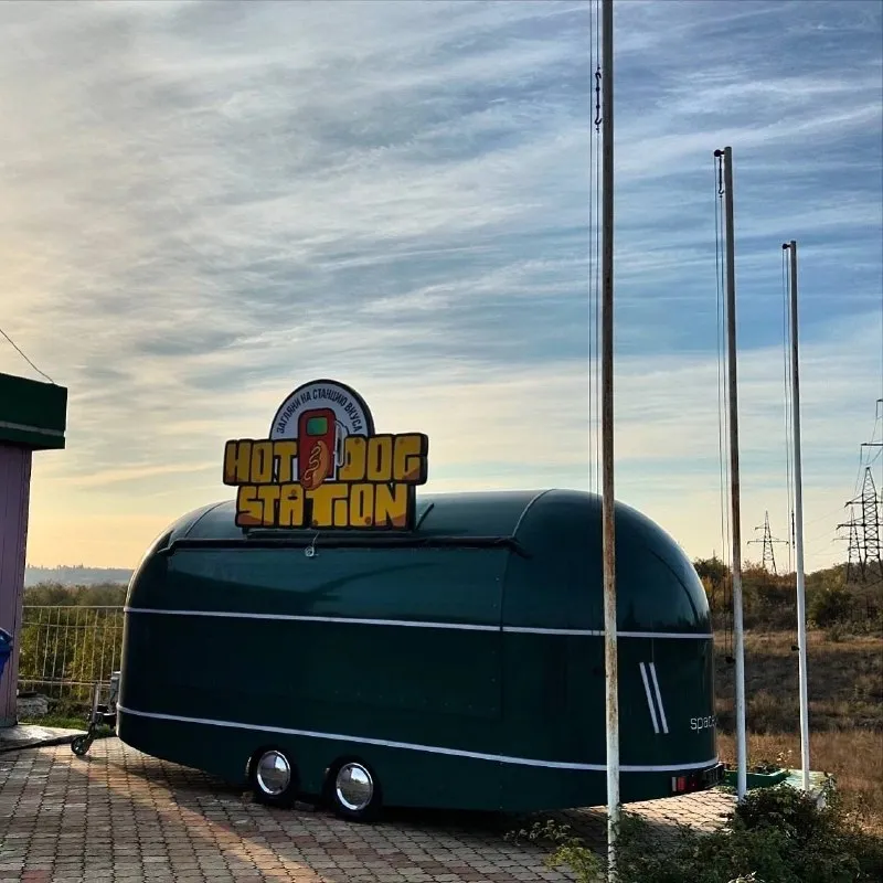 Продам фудтрак-прицеп. 2024 года выпуска, с завода! в эксплуатации был 3 месяца практически максимальная комплектация размер 7 метров с прицепным, сам фудтрак 6 метров, внутренняя площадь 15кв. м. цена 1.750.000 рублей с оборудованием (морозилка, два холодильника, два гриля, фритюр, кондиционер) все вопросы по номеру +7(949)8808808 📞 звоните: +7(949)8808808 - фотография - 6