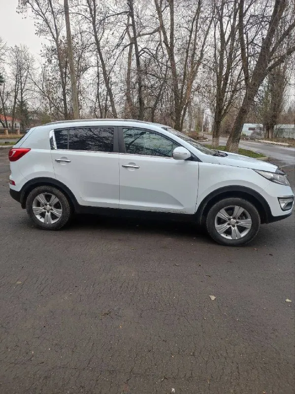 Продам kia спортедж 3 2012г 2.0л 150л с механика, привод передний. авто в хорошем состоянии, двс и кпп работают идеально, масло не берет, скорости переключаются мягко. кузов без рыжиков. ходовая обслужена, много что менялось. салон не затертый. звоните, все расскажу. цена 1,270. торг. тел. 79498544242. 📞 звоните: +7(949)8544242 - фотография - 2