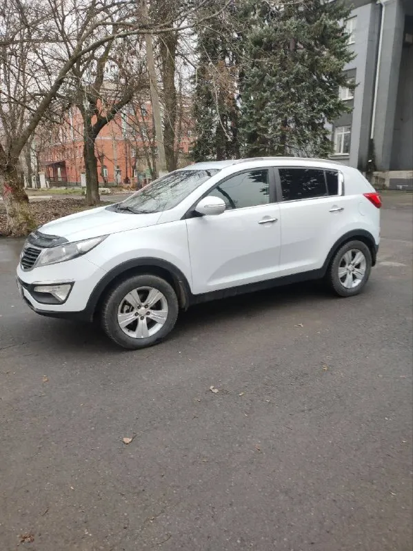 Продам kia спортедж 3 2012г 2.0л 150л с механика, привод передний. авто в хорошем состоянии, двс и кпп работают идеально, масло не берет, скорости переключаются мягко. кузов без рыжиков. ходовая обслужена, много что менялось. салон не затертый. звоните, все расскажу. цена 1,270. торг. тел. 79498544242. 📞 звоните: +7(949)8544242 - фотография - 3
