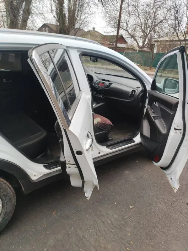 Продам kia спортедж 3 2012г 2.0л 150л с механика, привод передний. авто в хорошем состоянии, двс и кпп работают идеально, масло не берет, скорости переключаются мягко. кузов без рыжиков. ходовая обслужена, много что менялось. салон не затертый. звоните, все расскажу. цена 1,270. торг. тел. 79498544242. 📞 звоните: +7(949)8544242 - фотография - 5