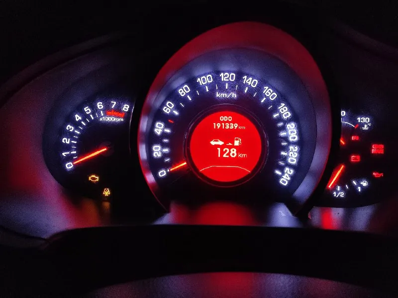 Продам kia спортедж 3 2012г 2.0л 150л с механика, привод передний. авто в хорошем состоянии, двс и кпп работают идеально, масло не берет, скорости переключаются мягко. кузов без рыжиков. ходовая обслужена, много что менялось. салон не затертый. звоните, все расскажу. цена 1,270. торг. тел. 79498544242. 📞 звоните: +7(949)8544242 - фотография - 8