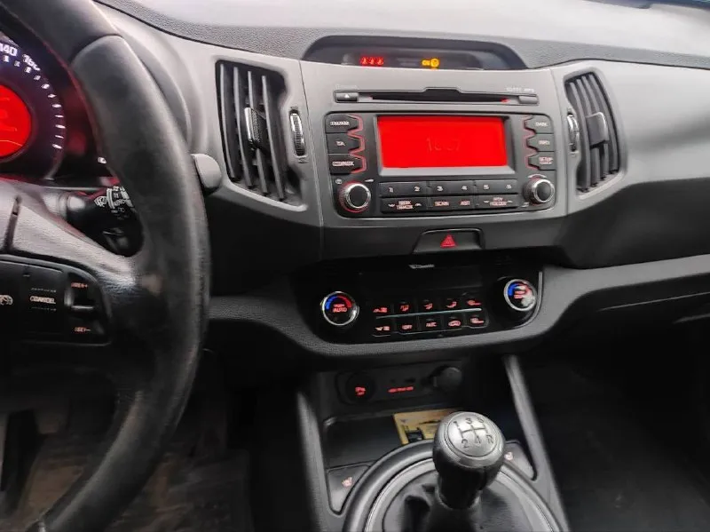 Продам kia спортедж 3 2012г 2.0л 150л с механика, привод передний. авто в хорошем состоянии, двс и кпп работают идеально, масло не берет, скорости переключаются мягко. кузов без рыжиков. ходовая обслужена, много что менялось. салон не затертый. звоните, все расскажу. цена 1,270. торг. тел. 79498544242. 📞 звоните: +7(949)8544242 - фотография - 9