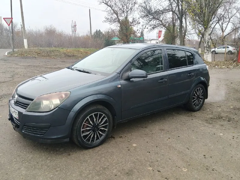 Продам opel астра h 2006 г. 1.6 механика на газу едит достойно, по ходовой части всё в порядке. по кузову всё в пределах нормы. 2 комплекта резины, зима на штампах, лето на сногшебательных титанах. я собственник, машиной владею 3 года, продажа в связи преобретения новой. +7959 509 17 98 антрацит цена 420 реальному покупателю разумный торг. 📞 звоните: +7(959)5091798 - фотография - 2