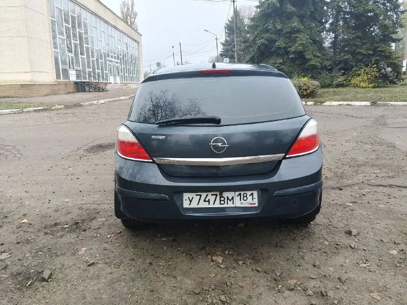 Продам opel астра h 2006 г. 1.6 механика на газу едит достойно, по ходовой части всё в порядке. по кузову всё в пределах нормы. 2 комплекта резины, зима на штампах, лето на сногшебательных титанах. я собственник, машиной владею 3 года, продажа в связи преобретения новой. +7959 509 17 98 антрацит цена 420 реальному покупателю разумный торг. 📞 звоните: +7(959)5091798 - фотография - 4