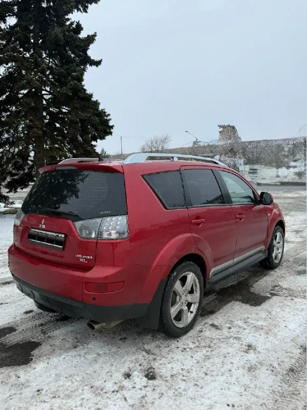 Продается срочно авто 💥 продается mitsubishi outlander 2008 года, 222 000 км пробег автомобиль в отличном состоянии, хорошо обслуживался. собственник! основные характеристики: - двигатель 2.4 л, мощность 170 л. с. - коробка автомат cvt - полный привод для уверенности на любых дорогах. - климат-контроль для комфорта в любую погоду, обслужен 01.05.2025 полностью вся система, залит новый фреон. - 2-х ступенчатый подогрев передних сидений - круиз контроль, авто складывание зеркал - сигнализация с автозапуском для удобства и безопасности. - доводчики стекол и все остальное! - камера заднего вида и парктроники для легкой парковки. - в комплекте два комплекта резины (летняя и зимняя) и два ключа, сервисная книжка цена 945 000 руб торг у капота! автомобиль готов к эксплуатации, вложений никаких не требуется! звоните все расскажу более подробнее. тел. 7 904 448 38 13 телеграм или набирайте 📞 звоните: +7(904)4483813 - фотография - 3