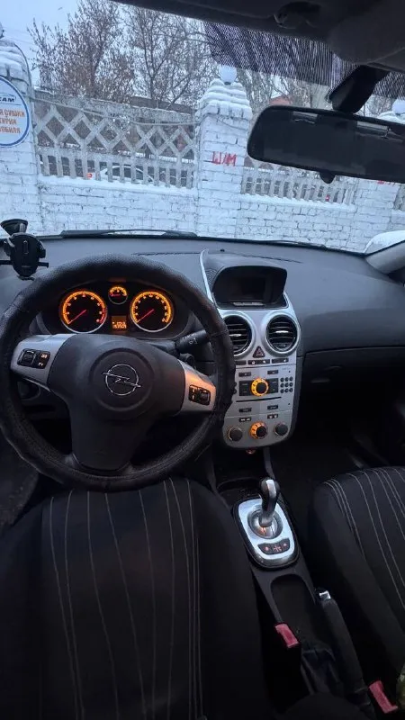 Opel корса 1.2 2008г робот пробег 153000 комплектация хорошая, подогревы сидений, руля. по техническому состоянию все отлично. по кузову есть проблемы, вмятины, выцвели некоторые участки. салон целый цена 350000 без торга +79598000106 📞 звоните: +7(959)8000106 - фотография - 8