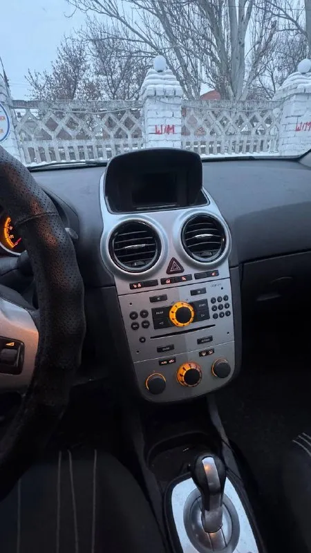 Opel корса 1.2 2008г робот пробег 153000 комплектация хорошая, подогревы сидений, руля. по техническому состоянию все отлично. по кузову есть проблемы, вмятины, выцвели некоторые участки. салон целый цена 350000 без торга +79598000106 📞 звоните: +7(959)8000106 - фотография - 9