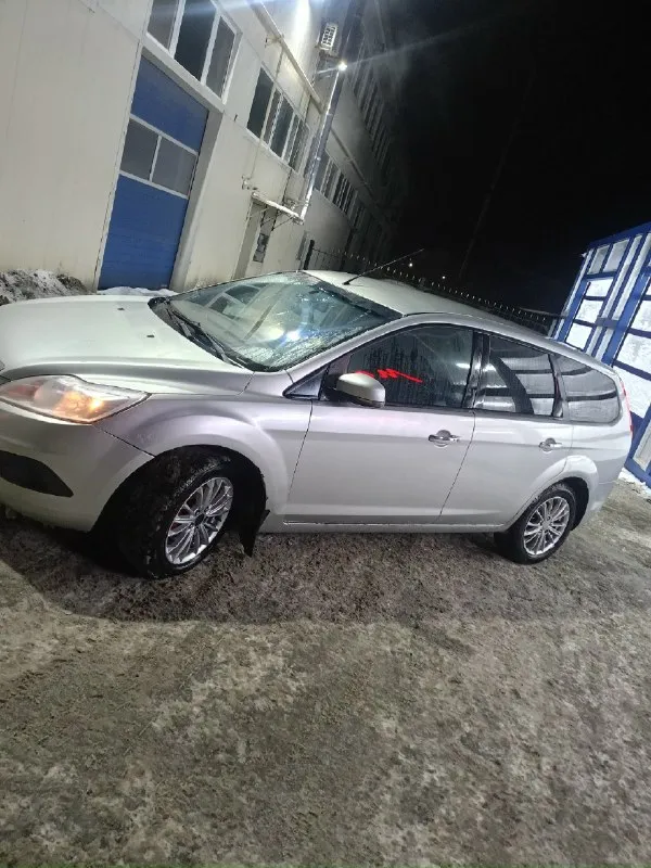 Здравствуйте продам автомобиль ford focus 2 2010 года рестайлинг объём двигателя 1,6 бензин двигатель в отличном состоянии не дымит не троит не тарахтит походовке вопросов нет не стучит не скрипит автомобиль на местном учёте я хозяин автомобили не гнилой в нормальном хорошем состоянии на шестнадцатых дисках зимняя резина новая коробка тоже не хрустит не выбивает переключается мягко на автомобиле неплохая музыка стоит саб четыре колонки истратки два усилка автомобиль находится в макеевке цена данного авто 600 т ру плюс торг а остальные вопросы по номеру телефона +79495068863 звоните в любое время 📞 звоните: +7(949)5068863 - фотография - 4