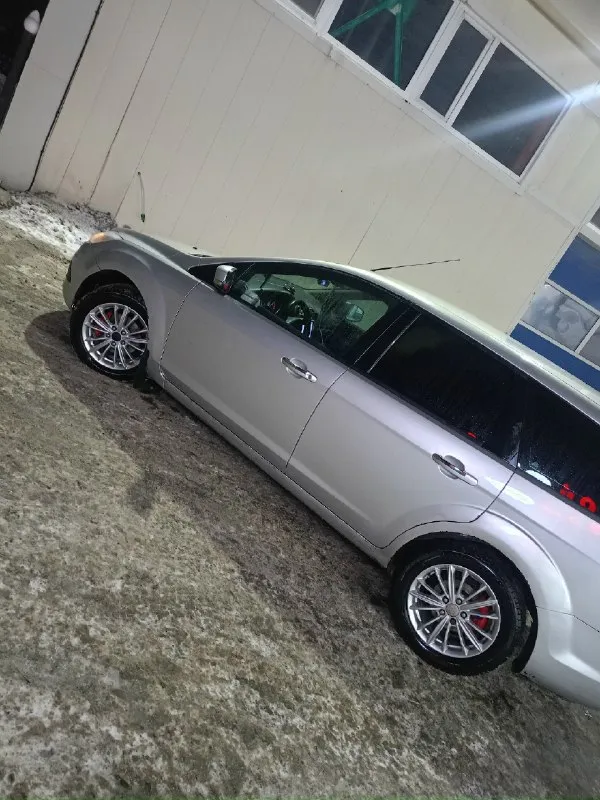 Здравствуйте продам автомобиль ford focus 2 2010 года рестайлинг объём двигателя 1,6 бензин двигатель в отличном состоянии не дымит не троит не тарахтит походовке вопросов нет не стучит не скрипит автомобиль на местном учёте я хозяин автомобили не гнилой в нормальном хорошем состоянии на шестнадцатых дисках зимняя резина новая коробка тоже не хрустит не выбивает переключается мягко на автомобиле неплохая музыка стоит саб четыре колонки истратки два усилка автомобиль находится в макеевке цена данного авто 600 т ру плюс торг а остальные вопросы по номеру телефона +79495068863 звоните в любое время 📞 звоните: +7(949)5068863 - фотография - 9