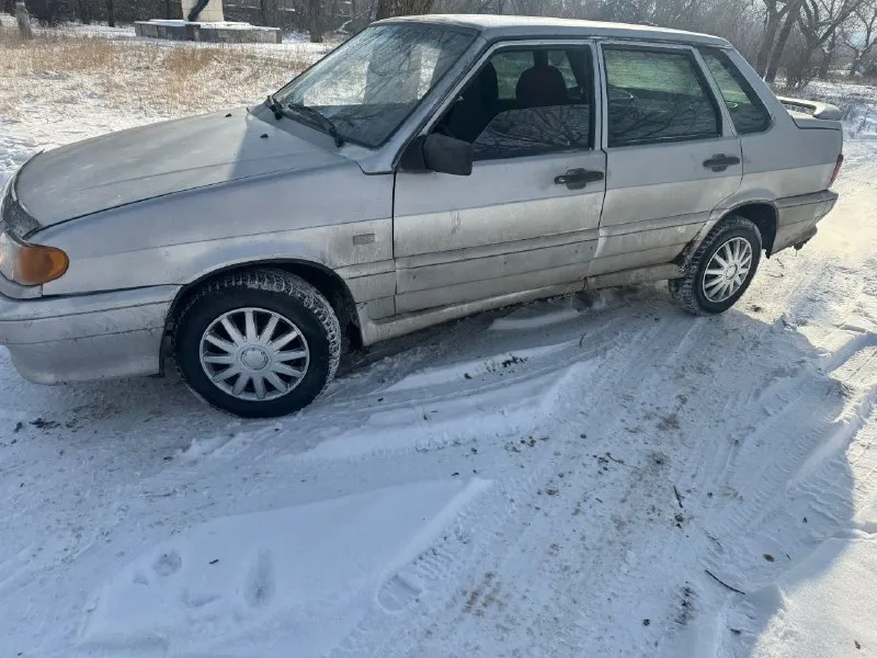 Продам ваз 15-ху 8ми-клоп. в хорошем состоянии скоростя не выбивает, мотор работает отлично, днище, пороги не гнилые, стаканы ланжероны целые. документы в порядке на 180 учете, есть стеклоподъемники, бортовик. по электрике все работает. посмотреть донецк кировский р/н. цена 140₽ +79493711572 - фотография - 2