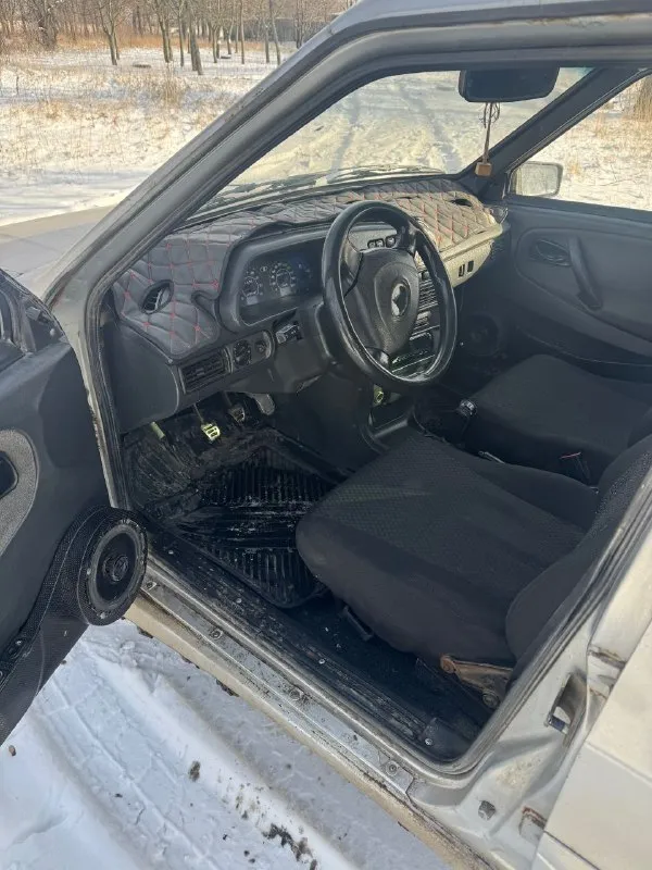 Продам ваз 15-ху 8ми-клоп. в хорошем состоянии скоростя не выбивает, мотор работает отлично, днище, пороги не гнилые, стаканы ланжероны целые. документы в порядке на 180 учете, есть стеклоподъемники, бортовик. по электрике все работает. посмотреть донецк кировский р/н. цена 140₽ +79493711572 - фотография - 5