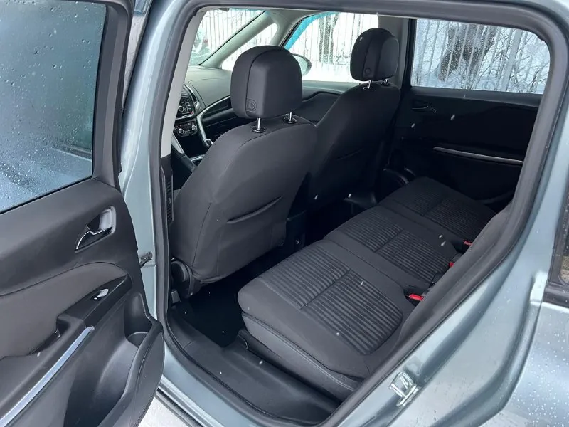 Продам opel zafira tourer год 2013 1,8 механика бензин пробег 204 000. прошу не путать с 1,4 двигателя машина в идеальном состоянии 1 хозяин в родном окрасе без ржавчины и прочих недостатков двигатель коробка ходовая всё в отличном состоянии без вложений за машиной следили и относились очень бережно 2 ключа 2 брилка хорошая комплектация датчик дождя датчик света круиз контроль климат и многое другое остальная информация по телефону цена 1100000 торг. .т +79490036029 +79494932503 - фотография - 9