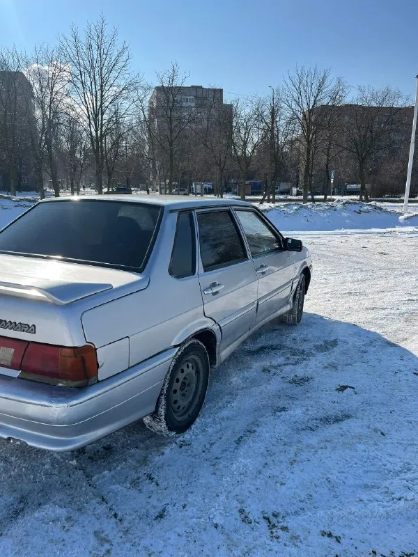 Ваз 2115 продам музыкального трудягу, технически автомобиль в отличном состоянии, печка греет, свет работает. 2008г. в. комплектация со стеклоподъемниками. пробег: 255000км двигатель 1.6 8кл, была полная капиталка на пробеге 240000, дополнительно прошит до 90л. с. масло не ест, не троит, не дымит, расход 7-8л по городу. кпп пятиступка, работает отлично, без хрустов, все передачи работают. сцепление заменено на новое. дно, пороги, лонжероны, стаканы, дно багажника все родные, в идеальном состоянии. салон чистый, не прокуренный, внутри приятно находится. кузов в нормальном состоянии, дтп не было, все стекла родные. музыка: спереди по два динамика в дверях+пищалки, сзади два мощных овала, есть усилитель, проводка под саб протянута, играет достойно. из нового: датчик термостата, новая рулевая рейка с наконечниками, радиатор печки, стартер перебрали. документы чистые птс стс дкп все на руках. резина зима новая на новых 14 штампах. цена: 220000₽торг г. донецк +79495037001 - фотография - 4