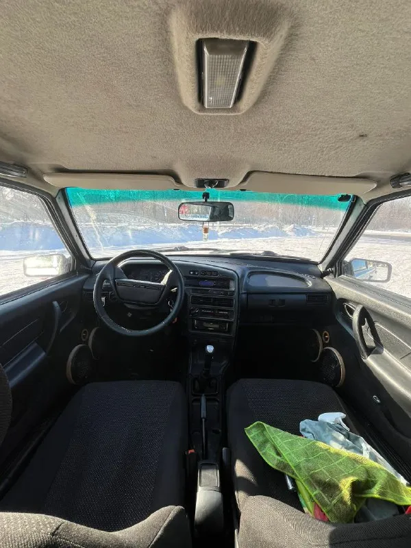 Ваз 2115 продам музыкального трудягу, технически автомобиль в отличном состоянии, печка греет, свет работает. 2008г. в. комплектация со стеклоподъемниками. пробег: 255000км двигатель 1.6 8кл, была полная капиталка на пробеге 240000, дополнительно прошит до 90л. с. масло не ест, не троит, не дымит, расход 7-8л по городу. кпп пятиступка, работает отлично, без хрустов, все передачи работают. сцепление заменено на новое. дно, пороги, лонжероны, стаканы, дно багажника все родные, в идеальном состоянии. салон чистый, не прокуренный, внутри приятно находится. кузов в нормальном состоянии, дтп не было, все стекла родные. музыка: спереди по два динамика в дверях+пищалки, сзади два мощных овала, есть усилитель, проводка под саб протянута, играет достойно. из нового: датчик термостата, новая рулевая рейка с наконечниками, радиатор печки, стартер перебрали. документы чистые птс стс дкп все на руках. резина зима новая на новых 14 штампах. цена: 220000₽торг г. донецк +79495037001 - фотография - 7