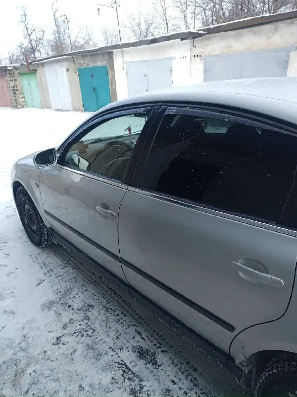 Пассат б5 2000г двигатель 1.8,125л/с пробег 435500 два хозяина, есть сервисная книжка, а также два ключа + один дубликат пластиковый, это редкость у кого он сохранился. машина вся в заводской окраске, есть элемент вторичного окраса, это задний багажник, был удар, но от первого владельца, ничего не скрываю, описываю как есть, стёкла родные кроме лобового. не работает компрессор кондиционера, перестал работать в этом году. фрион заправлен. есть 4 покаление вписан в тех. паспорт. могу скину видео обзор. +79494124105 осмотр г. харцызск 📞 звоните: +7(949)4124105 - фотография - 9