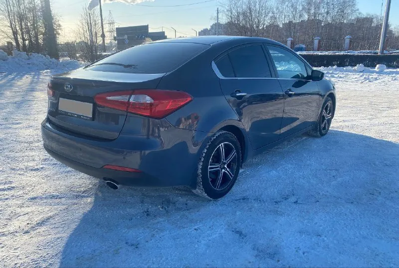 Kia cerato (киа церато )1.6 at, 2014г. , 139 000 км 1.6 at (130 л. с.) авто в отличном состоянии, ухоженный автомобиль в максимальной комплектации коробка автомат ( asin ) abs- антиблокировачная система esp- система курсовой устойчивости эсп - 4шт (электростеклоподъемники бортовой компьютер бесключевой доступ кнопка start/stop подушки безопасности два ключа сигнализация starline с автозапуском круиз контроль складываемые эл. зеркала с подогревом парктроники задние и передние мультимедиа, андроид, aux, bluetooth, usb камера заднего вида видеорегистратор мультируль подрулевые лепестки; датчик света и дождя двухзонный климат-контроль подогрев передних и задних сидений подогрев руля усилить рулевого управления на литых дисках и зимней резине липучке r16 противотуманные фары юридически чистая. штрафов, залогов и ограничений нет. находится в днр. г. енакиево диагностическая карта в мрэо для постановки на учет в наличии. цена 1120 000 руб тел: +79495646302 - фотография - 4