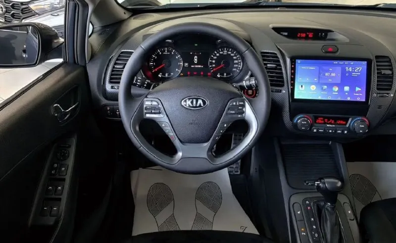 Kia cerato (киа церато )1.6 at, 2014г. , 139 000 км 1.6 at (130 л. с.) авто в отличном состоянии, ухоженный автомобиль в максимальной комплектации коробка автомат ( asin ) abs- антиблокировачная система esp- система курсовой устойчивости эсп - 4шт (электростеклоподъемники бортовой компьютер бесключевой доступ кнопка start/stop подушки безопасности два ключа сигнализация starline с автозапуском круиз контроль складываемые эл. зеркала с подогревом парктроники задние и передние мультимедиа, андроид, aux, bluetooth, usb камера заднего вида видеорегистратор мультируль подрулевые лепестки; датчик света и дождя двухзонный климат-контроль подогрев передних и задних сидений подогрев руля усилить рулевого управления на литых дисках и зимней резине липучке r16 противотуманные фары юридически чистая. штрафов, залогов и ограничений нет. находится в днр. г. енакиево диагностическая карта в мрэо для постановки на учет в наличии. цена 1120 000 руб тел: +79495646302 - фотография - 5