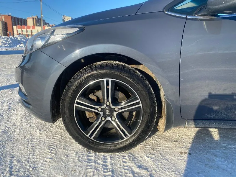 Kia cerato (киа церато )1.6 at, 2014г. , 139 000 км 1.6 at (130 л. с.) авто в отличном состоянии, ухоженный автомобиль в максимальной комплектации коробка автомат ( asin ) abs- антиблокировачная система esp- система курсовой устойчивости эсп - 4шт (электростеклоподъемники бортовой компьютер бесключевой доступ кнопка start/stop подушки безопасности два ключа сигнализация starline с автозапуском круиз контроль складываемые эл. зеркала с подогревом парктроники задние и передние мультимедиа, андроид, aux, bluetooth, usb камера заднего вида видеорегистратор мультируль подрулевые лепестки; датчик света и дождя двухзонный климат-контроль подогрев передних и задних сидений подогрев руля усилить рулевого управления на литых дисках и зимней резине липучке r16 противотуманные фары юридически чистая. штрафов, залогов и ограничений нет. находится в днр. г. енакиево диагностическая карта в мрэо для постановки на учет в наличии. цена 1120 000 руб тел: +79495646302 - фотография - 6