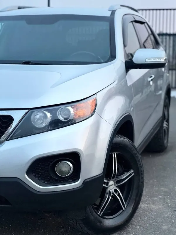 Продам kia sorento 2 xm в хорошем состоянии 2011 года мотор 2.4 коробка акпп пробег 210 мотор работа... - фотография
