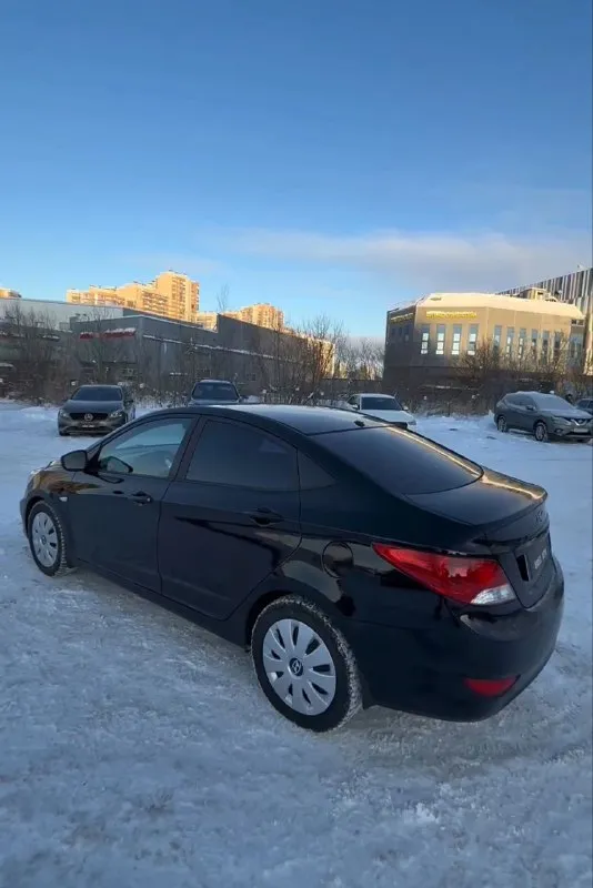 Hyundai solaris 2012г пробег родной реальный:190 т автотека:зеленая!!! комплектация active: 4 стеклоподъемника, бортовой компьютер, кондиционер, подогрев сидений, мульти руль и еще много всего другого! мотор работает идеально! без посторонних звуков, ходовая на 5+ не чего не стучит не гремит. по кузову просто красавец!! нет сколов нет царапин и остальных других минусов. в такси не когда не был по автотеки 1 хозяина! пробег не был скручен!! цена:710₽ звоните по номеру +79494673137 - фотография - 2