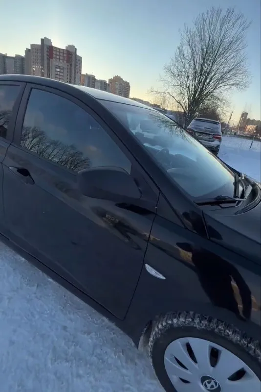 Hyundai solaris 2012г пробег родной реальный:190 т автотека:зеленая!!! комплектация active: 4 стеклоподъемника, бортовой компьютер, кондиционер, подогрев сидений, мульти руль и еще много всего другого! мотор работает идеально! без посторонних звуков, ходовая на 5+ не чего не стучит не гремит. по кузову просто красавец!! нет сколов нет царапин и остальных других минусов. в такси не когда не был по автотеки 1 хозяина! пробег не был скручен!! цена:710₽ звоните по номеру +79494673137 - фотография - 5