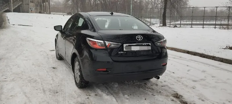 Toyota yaris 2019 год 1.5атмосферный, 107 лс, 130тыс км пробег, 6ст. автоматическая кпп местный учет машина в отличном состоянии, кузов оцинкован, ржавчины нет расход топлива 5.5- 7.5 в комплектации кнопка старт-стоп, активный круиз контроль, камера заднего хода, навигация и другое два комплекта покрышек и ковриков надёжный японский автомобиль цена 1.320 р тел +79493786727 - фотография - 2