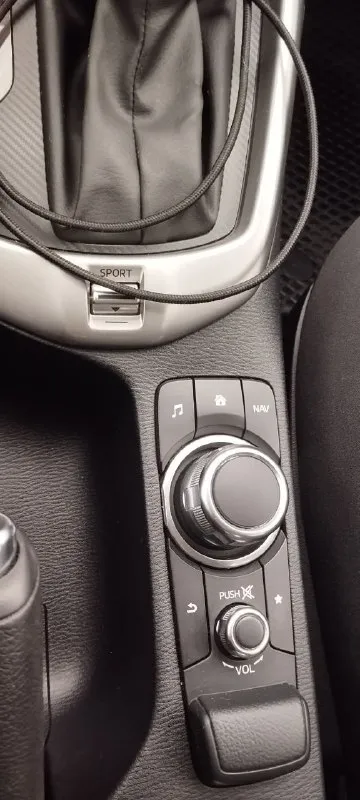 Toyota yaris 2019 год 1.5атмосферный, 107 лс, 130тыс км пробег, 6ст. автоматическая кпп местный учет машина в отличном состоянии, кузов оцинкован, ржавчины нет расход топлива 5.5- 7.5 в комплектации кнопка старт-стоп, активный круиз контроль, камера заднего хода, навигация и другое два комплекта покрышек и ковриков надёжный японский автомобиль цена 1.320 р тел +79493786727 - фотография - 9