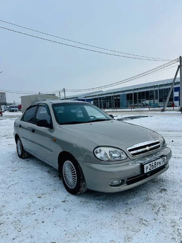 Продаже шевролет ланос 2007 г выпуска в максимальной комплектации кондиционер 2 стеклоподъемника абс гур авто в отличном состоянии гнилых мест нет техническая часть вся обслужена в данный момент не какие вложения не требуются пробег 163 т. км подтверждений автотекой. в дтп не была на учет встанет без проблем техосмотр пройден все номера читаются цена 320 т осмотр г донецк +79498313052 +79604471800 ватсап телеграмм имо - фотография - 8