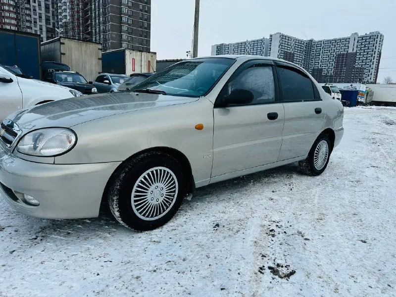 Продаже шевролет ланос 2007 г выпуска в максимальной комплектации кондиционер 2 стеклоподъемника абс гур авто в отличном состоянии гнилых мест нет техническая часть вся обслужена в данный момент не какие вложения не требуются пробег 163 т. км подтверждений автотекой. в дтп не была на учет встанет без проблем техосмотр пройден все номера читаются цена 320 т осмотр г донецк +79498313052 +79604471800 ватсап телеграмм имо - фотография - 9