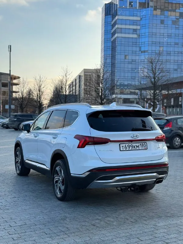 Продам santa fe 4 sel (рестайлинг) год выпуска:2022. объем двигателя: 2.5( атмосферник на 191 л. с)❗️ коробка передач: 8-ми ступенчатый автомат( не путайте с роботом)❗️ привод:полный! цвет:белый перламутр❗️ пробег автомобиля:67.000 тысяч км. комплектация очень хорошая❗️ из основных: -панорамная крыша ❗️ -адаптивный круиз контроль❗️ -удержание полосы -удержание руля и еще много чего -музыка harman kardon(с заводским самбуфером, усилителем)❗️ 3-х зонный климат контроль ! 4 режима езды ! автомобиль полностью обслуженный поменял на пробеге 66.000 тыс км : -свечи njk оригинал ! -масло в двигателе (liqui moly) -сделал частичную замену в акпп -все фильтра -антифриз, тормозную жидкость -обслужил полный привод машину русифицировал полностью на русский язык ( можно смотреть сериалы, фильмы через флешку). 2 комплекта резины. я собственник ❗️ цена: 4.400.000🍋( торг) вообщем более подробную информацию расскажу по телефону : +79495219479 +79495219479 -телеграмм - фотография - 1