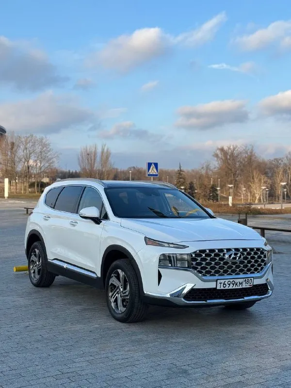 Продам santa fe 4 sel (рестайлинг) год выпуска:2022. объем двигателя: 2.5( атмосферник на 191 л. с)❗️ коробка передач: 8-ми ступенчатый автомат( не путайте с роботом)❗️ привод:полный! цвет:белый перламутр❗️ пробег автомобиля:67.000 тысяч км. комплектация очень хорошая❗️ из основных: -панорамная крыша ❗️ -адаптивный круиз контроль❗️ -удержание полосы -удержание руля и еще много чего -музыка harman kardon(с заводским самбуфером, усилителем)❗️ 3-х зонный климат контроль ! 4 режима езды ! автомобиль полностью обслуженный поменял на пробеге 66.000 тыс км : -свечи njk оригинал ! -масло в двигателе (liqui moly) -сделал частичную замену в акпп -все фильтра -антифриз, тормозную жидкость -обслужил полный привод машину русифицировал полностью на русский язык ( можно смотреть сериалы, фильмы через флешку). 2 комплекта резины. я собственник ❗️ цена: 4.400.000🍋( торг) вообщем более подробную информацию расскажу по телефону : +79495219479 +79495219479 -телеграмм - фотография - 2