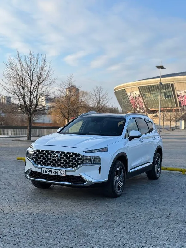 Продам santa fe 4 sel (рестайлинг) год выпуска:2022. объем двигателя: 2.5( атмосферник на 191 л. с)❗️ коробка передач: 8-ми ступенчатый автомат( не путайте с роботом)❗️ привод:полный! цвет:белый перламутр❗️ пробег автомобиля:67.000 тысяч км. комплектация очень хорошая❗️ из основных: -панорамная крыша ❗️ -адаптивный круиз контроль❗️ -удержание полосы -удержание руля и еще много чего -музыка harman kardon(с заводским самбуфером, усилителем)❗️ 3-х зонный климат контроль ! 4 режима езды ! автомобиль полностью обслуженный поменял на пробеге 66.000 тыс км : -свечи njk оригинал ! -масло в двигателе (liqui moly) -сделал частичную замену в акпп -все фильтра -антифриз, тормозную жидкость -обслужил полный привод машину русифицировал полностью на русский язык ( можно смотреть сериалы, фильмы через флешку). 2 комплекта резины. я собственник ❗️ цена: 4.400.000🍋( торг) вообщем более подробную информацию расскажу по телефону : +79495219479 +79495219479 -телеграмм - фотография - 3