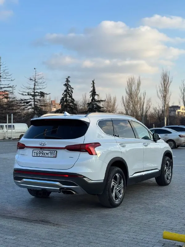 Продам santa fe 4 sel (рестайлинг) год выпуска:2022. объем двигателя: 2.5( атмосферник на 191 л. с)❗️ коробка передач: 8-ми ступенчатый автомат( не путайте с роботом)❗️ привод:полный! цвет:белый перламутр❗️ пробег автомобиля:67.000 тысяч км. комплектация очень хорошая❗️ из основных: -панорамная крыша ❗️ -адаптивный круиз контроль❗️ -удержание полосы -удержание руля и еще много чего -музыка harman kardon(с заводским самбуфером, усилителем)❗️ 3-х зонный климат контроль ! 4 режима езды ! автомобиль полностью обслуженный поменял на пробеге 66.000 тыс км : -свечи njk оригинал ! -масло в двигателе (liqui moly) -сделал частичную замену в акпп -все фильтра -антифриз, тормозную жидкость -обслужил полный привод машину русифицировал полностью на русский язык ( можно смотреть сериалы, фильмы через флешку). 2 комплекта резины. я собственник ❗️ цена: 4.400.000🍋( торг) вообщем более подробную информацию расскажу по телефону : +79495219479 +79495219479 -телеграмм - фотография - 5