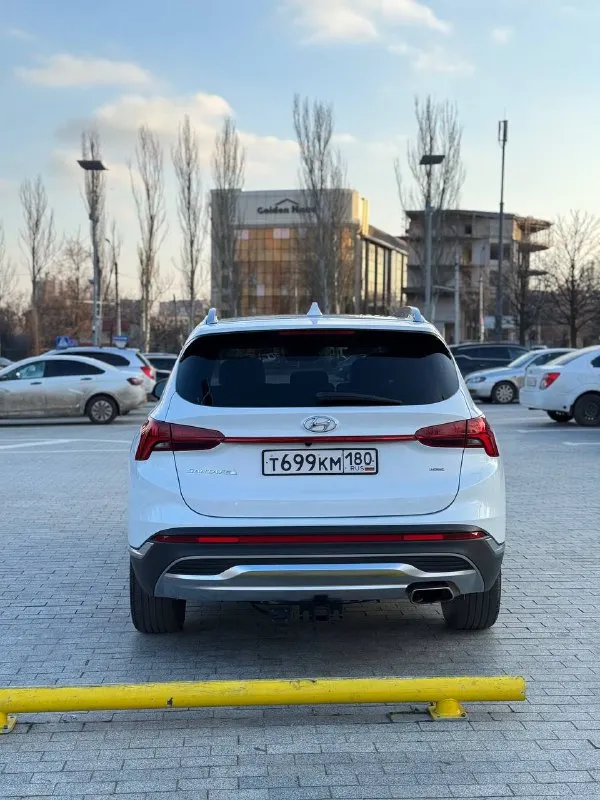 Продам santa fe 4 sel (рестайлинг) год выпуска:2022. объем двигателя: 2.5( атмосферник на 191 л. с)❗️ коробка передач: 8-ми ступенчатый автомат( не путайте с роботом)❗️ привод:полный! цвет:белый перламутр❗️ пробег автомобиля:67.000 тысяч км. комплектация очень хорошая❗️ из основных: -панорамная крыша ❗️ -адаптивный круиз контроль❗️ -удержание полосы -удержание руля и еще много чего -музыка harman kardon(с заводским самбуфером, усилителем)❗️ 3-х зонный климат контроль ! 4 режима езды ! автомобиль полностью обслуженный поменял на пробеге 66.000 тыс км : -свечи njk оригинал ! -масло в двигателе (liqui moly) -сделал частичную замену в акпп -все фильтра -антифриз, тормозную жидкость -обслужил полный привод машину русифицировал полностью на русский язык ( можно смотреть сериалы, фильмы через флешку). 2 комплекта резины. я собственник ❗️ цена: 4.400.000🍋( торг) вообщем более подробную информацию расскажу по телефону : +79495219479 +79495219479 -телеграмм - фотография - 6