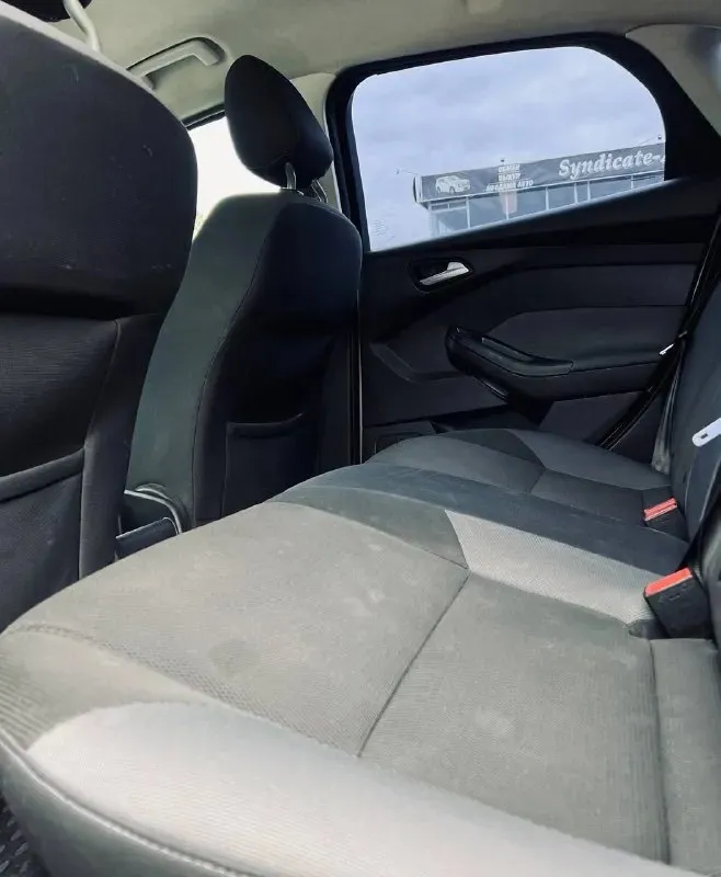 Продам: ford focus год: 2012 объем: 1.6 коробка: автомат привод: передний пробег: 230.000 км комплектация: регулировка руля по вылету и высоте, мультифункциональное рулевое колесо, круиз-контроль, климат-контроль, защита картера, регулировка, подогрев сидений, обогрев зеркал, андроид мультимедия с aux, usb, bluetooth, противотуманные фары, отделка кожей рулевого колеса, система помощи при парковке (камера заднего вида), тканевый салон в ухоженном состоянии, abs, штатный иммобилайзер, esp, электропривод зеркал, розетка 12v, штатная сигнализация, датчик света, дождя. автомобиль полностью обслужен и юридически чист без штрафов, залогов и запретов. цена: 800 к +79494308513 📞 звоните: +7(949)4308513 - фотография - 6