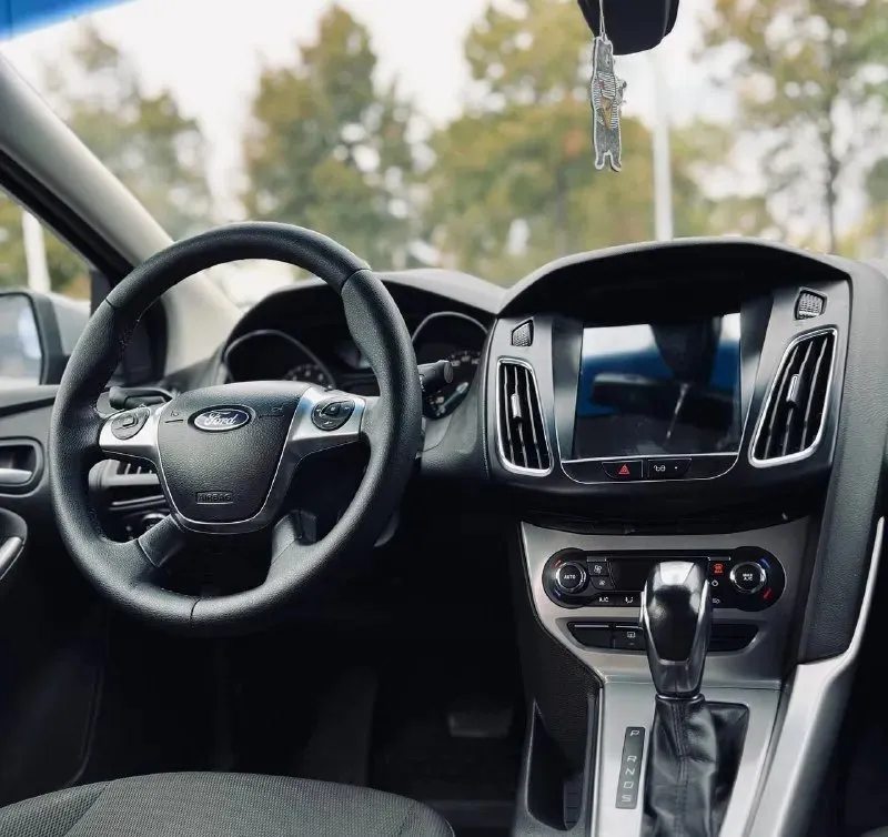 Продам: ford focus год: 2012 объем: 1.6 коробка: автомат привод: передний пробег: 230.000 км комплектация: регулировка руля по вылету и высоте, мультифункциональное рулевое колесо, круиз-контроль, климат-контроль, защита картера, регулировка, подогрев сидений, обогрев зеркал, андроид мультимедия с aux, usb, bluetooth, противотуманные фары, отделка кожей рулевого колеса, система помощи при парковке (камера заднего вида), тканевый салон в ухоженном состоянии, abs, штатный иммобилайзер, esp, электропривод зеркал, розетка 12v, штатная сигнализация, датчик света, дождя. автомобиль полностью обслужен и юридически чист без штрафов, залогов и запретов. цена: 800 к +79494308513 📞 звоните: +7(949)4308513 - фотография - 8