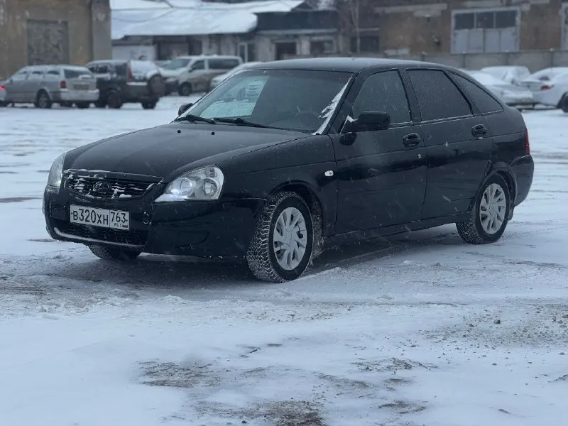 В продаже lada priora 2009 1.6 16 клоп. 175000 пробег мотор и коробка без нареканий, ни чего не хрустит, не выбивает. кузов на твердую 5 (есть 1 небольшой рыжик на фото видно) abs, airbag, 2 эсп, эур, цз, кондёр, зеркала с подогревом. катализатор вырезан. масло с фильтрами менялось 3500 км назад зимняя резина r14 в очень хорошем состоянии, покупалась в конце прошлого сезона магнитофон с блютузом, музыка простенькая в общем машинка для своих лет в очень хорошем состоянии цена 340000 ₽ торг у капота осмотр в макеевке оформление без проблем, машина без арестов и запретов +79493538895 - фотография - 3