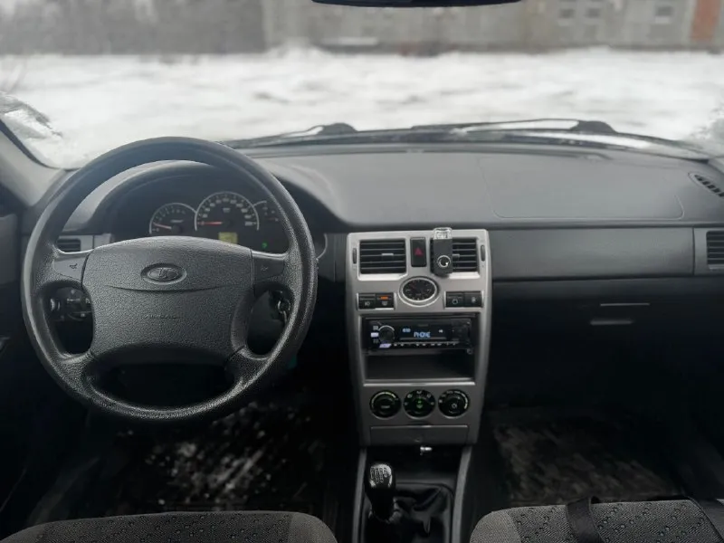 В продаже lada priora 2009 1.6 16 клоп. 175000 пробег мотор и коробка без нареканий, ни чего не хрустит, не выбивает. кузов на твердую 5 (есть 1 небольшой рыжик на фото видно) abs, airbag, 2 эсп, эур, цз, кондёр, зеркала с подогревом. катализатор вырезан. масло с фильтрами менялось 3500 км назад зимняя резина r14 в очень хорошем состоянии, покупалась в конце прошлого сезона магнитофон с блютузом, музыка простенькая в общем машинка для своих лет в очень хорошем состоянии цена 340000 ₽ торг у капота осмотр в макеевке оформление без проблем, машина без арестов и запретов +79493538895 - фотография - 7