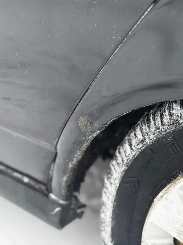 В продаже lada priora 2009 1.6 16 клоп. 175000 пробег мотор и коробка без нареканий, ни чего не хрустит, не выбивает. кузов на твердую 5 (есть 1 небольшой рыжик на фото видно) abs, airbag, 2 эсп, эур, цз, кондёр, зеркала с подогревом. катализатор вырезан. масло с фильтрами менялось 3500 км назад зимняя резина r14 в очень хорошем состоянии, покупалась в конце прошлого сезона магнитофон с блютузом, музыка простенькая в общем машинка для своих лет в очень хорошем состоянии цена 340000 ₽ торг у капота осмотр в макеевке оформление без проблем, машина без арестов и запретов +79493538895 - фотография - 9