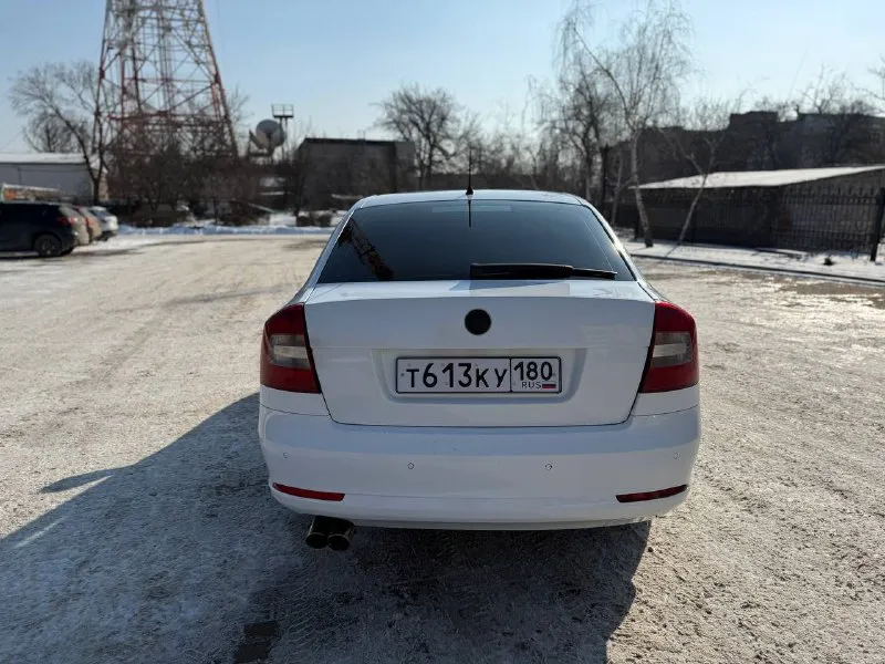 Продаётся skoda octavia a5 fl2 (2011 г. , 1.8 tfsi) в отличном состоянии! машина ухоженная, вложений не требует — сел и поехал. пройденное то меньше 500км назад. комфортный и надежный автомобиль с богатой комплектацией: круиз-контроль, двухзонный климат, датчики света и дождя, подогрев всех сидений, парктроники, заводская мультимедиа bolero с bluetooth и aux. стильный внешний вид дополняют 17" оригинальные диски audi на летней резине. зимние диски «штампы» r16 все документы в полном порядке. я владелец. кому интересно звоните расскажу все по обслуживанию автомобиля. 💰 цена: 820 000 руб. 📞 +7 949 315-27-97 📲 tg: @partizan_l 📞 звоните: +7(949)3152797 - фотография - 4