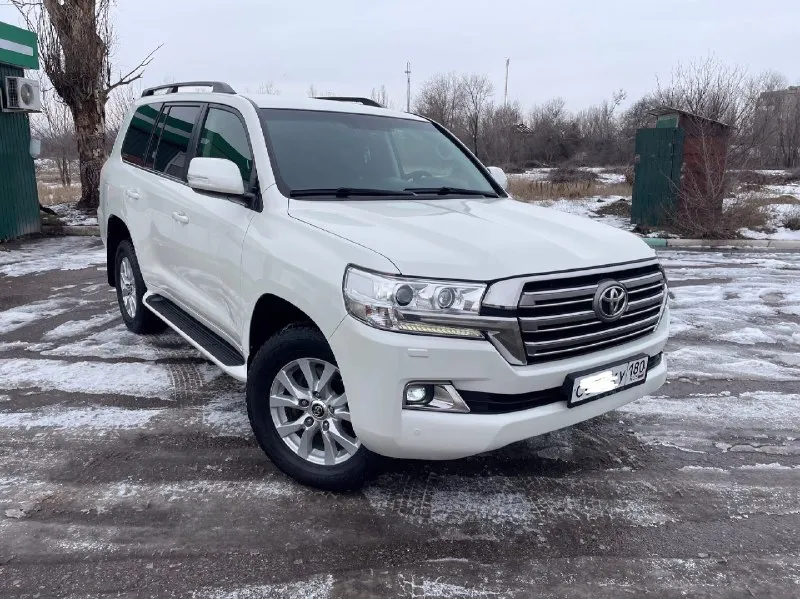 Тойота ланкрузер 200 год выпуска 2016 двигатель 4 5 дизель пробег 180 тысяч км идеальное состояние без единого подкраса 100% готов на любые проверки два комплекта резины зима лето два комплекта ковриком весь комплект ключей зоны риска брони плёнки сервисная книжка или обмен цена 5🍋700 +79495180296 📞 🇷🇺 звоните: +79495180296 - фотография - 2
