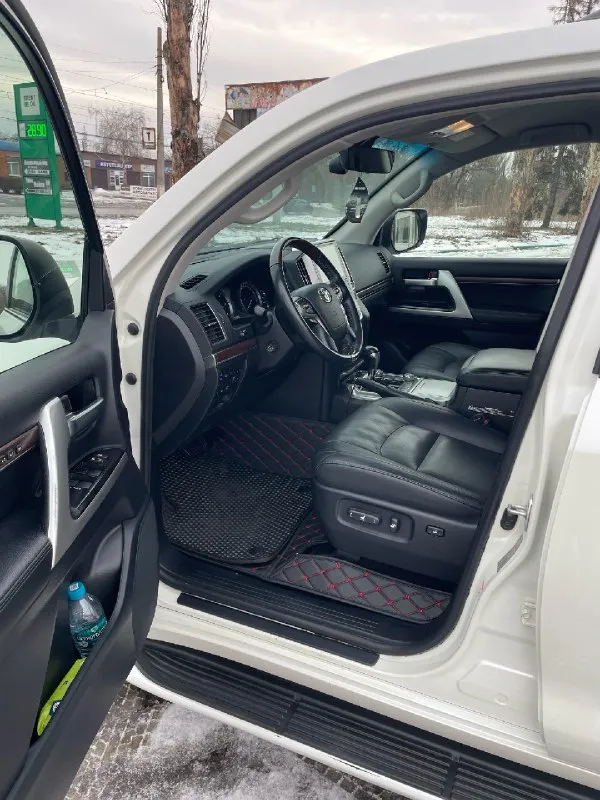 Тойота ланкрузер 200 год выпуска 2016 двигатель 4 5 дизель пробег 180 тысяч км идеальное состояние без единого подкраса 100% готов на любые проверки два комплекта резины зима лето два комплекта ковриком весь комплект ключей зоны риска брони плёнки сервисная книжка или обмен цена 5🍋700 +79495180296 📞 🇷🇺 звоните: +79495180296 - фотография - 5