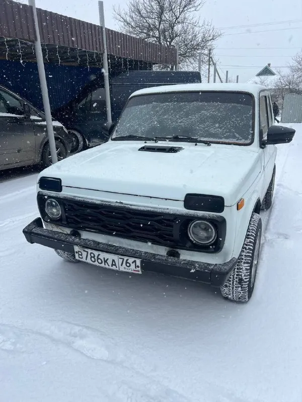 Продам ниву в хорошем состоянии, 2008 год, днище переварено, двигатель, ходовая, коробка передач в отличном состоянии, документы в полном порядке, машина на новых литых дисках, резина новая, рычаг кпп переделан под короткие передачи, led оптика, салон, панели и прочее от нивы урбан, все изменения внесены в документы. машина в отличном состоянии для своих лет! +79259572411 цена: 320 ₽, торг у капота. автомобиль находится в еленовке 📲 tg: @alexander223 📞 звоните: +7(925)9572411 - фотография - 3