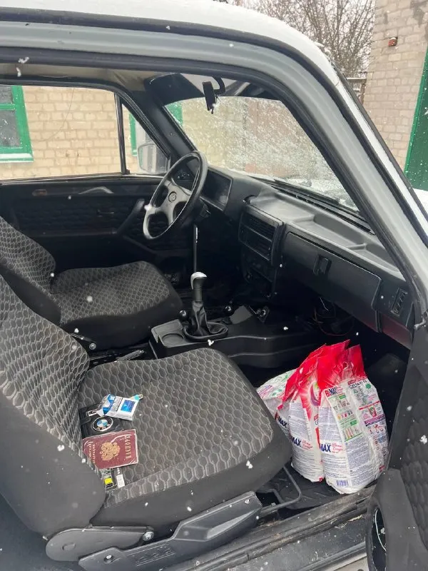 Продам ниву в хорошем состоянии, 2008 год, днище переварено, двигатель, ходовая, коробка передач в отличном состоянии, документы в полном порядке, машина на новых литых дисках, резина новая, рычаг кпп переделан под короткие передачи, led оптика, салон, панели и прочее от нивы урбан, все изменения внесены в документы. машина в отличном состоянии для своих лет! +79259572411 цена: 320 ₽, торг у капота. автомобиль находится в еленовке 📲 tg: @alexander223 📞 звоните: +7(925)9572411 - фотография - 6