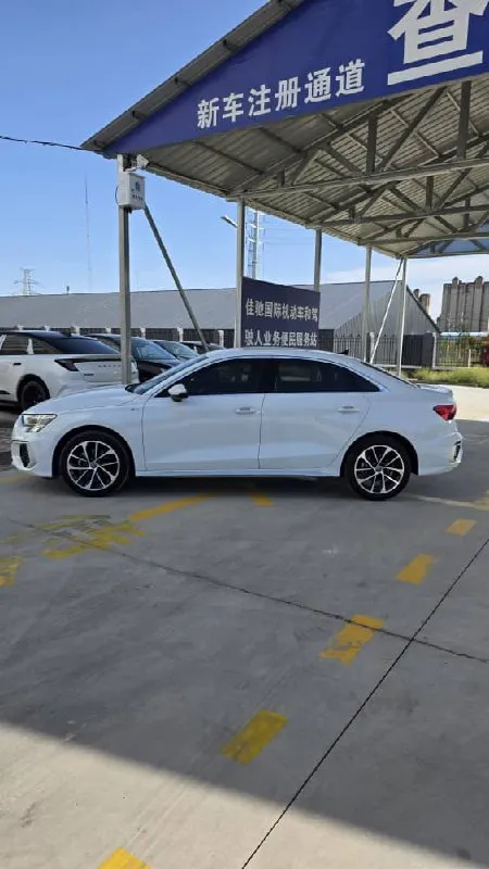 🔥 audi a3, 2022 ✅двигатель - 1.4 ( 150 л. с.) ✅коробка передач - 7-ступенчатая, робот. ✅привод - 2wd ✅пробег- 26000км ✅цвет- белый 💰- 2650000₽ ( под ключ 🔑 стоимость указана с доставкой в рф 🇷🇺 ростов, краснодар, днр) 📍автомобиль выкуплен и проверен - находится на нашей площадке в китае. готов к отправке, доставка в россию в течение 30 дней. audi a3, 2022г, 1.4 вся в заводском окрасе. ➡️камера 360 ➡️бесключевой доступ ➡️салон кожа ➡️кожаный полный мультируль ➡️система старт-стоп ➡️автосвет ➡️датчики давления в колесах ➡️парктроники 📲+79857542705 дмитрий (вотсап, телеграмм ) 📞 звоните: +7(985)7542705 - фотография - 6